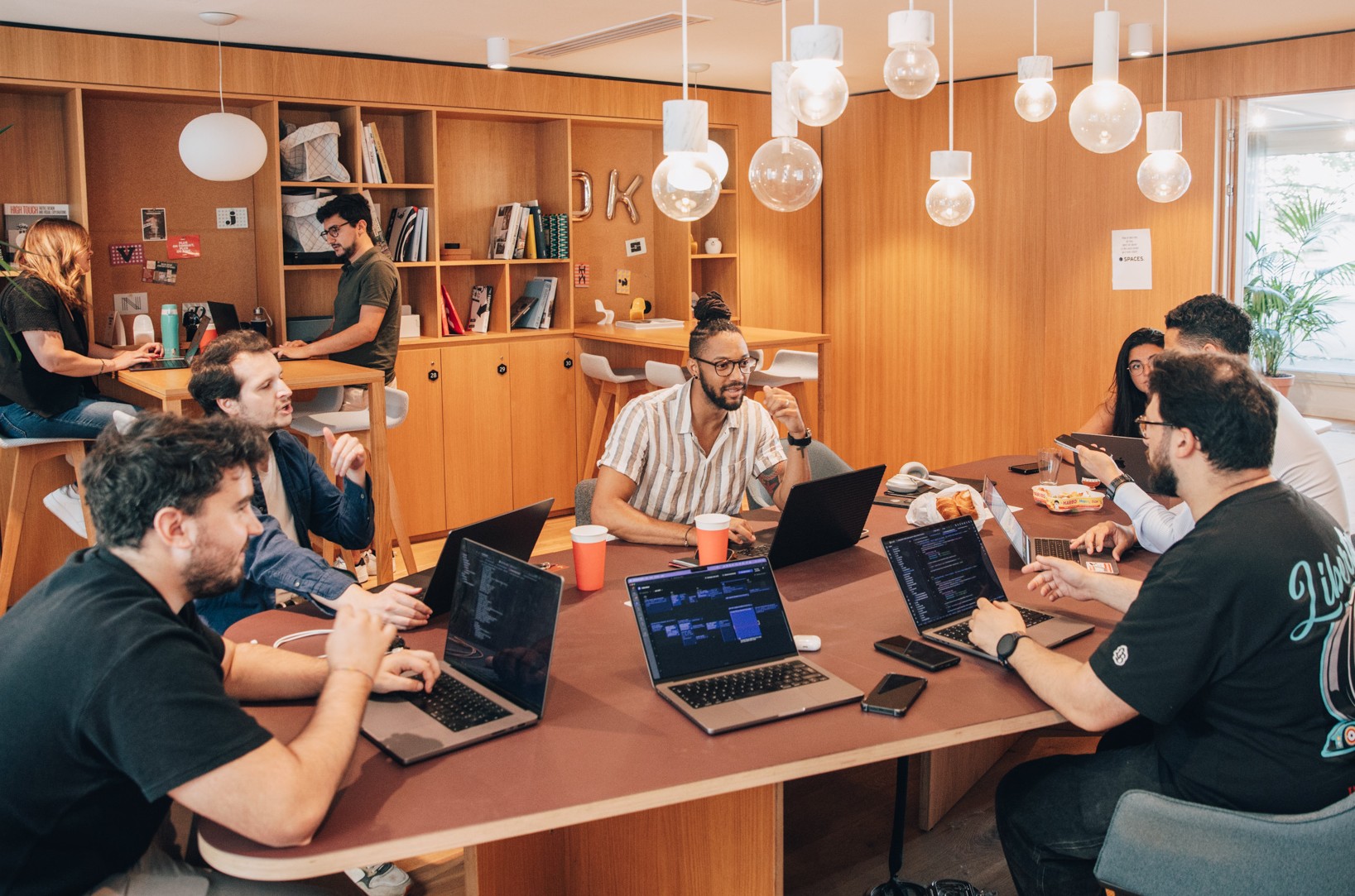 Equipe d'une ESN en réunion